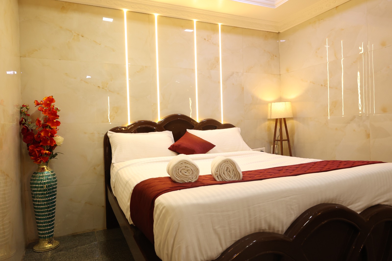 Luxury Rooms & Premium Stay in Dindigul, Luxury Hotel Rooms in Dindigul Explore SVS Grand Hotel Rooms